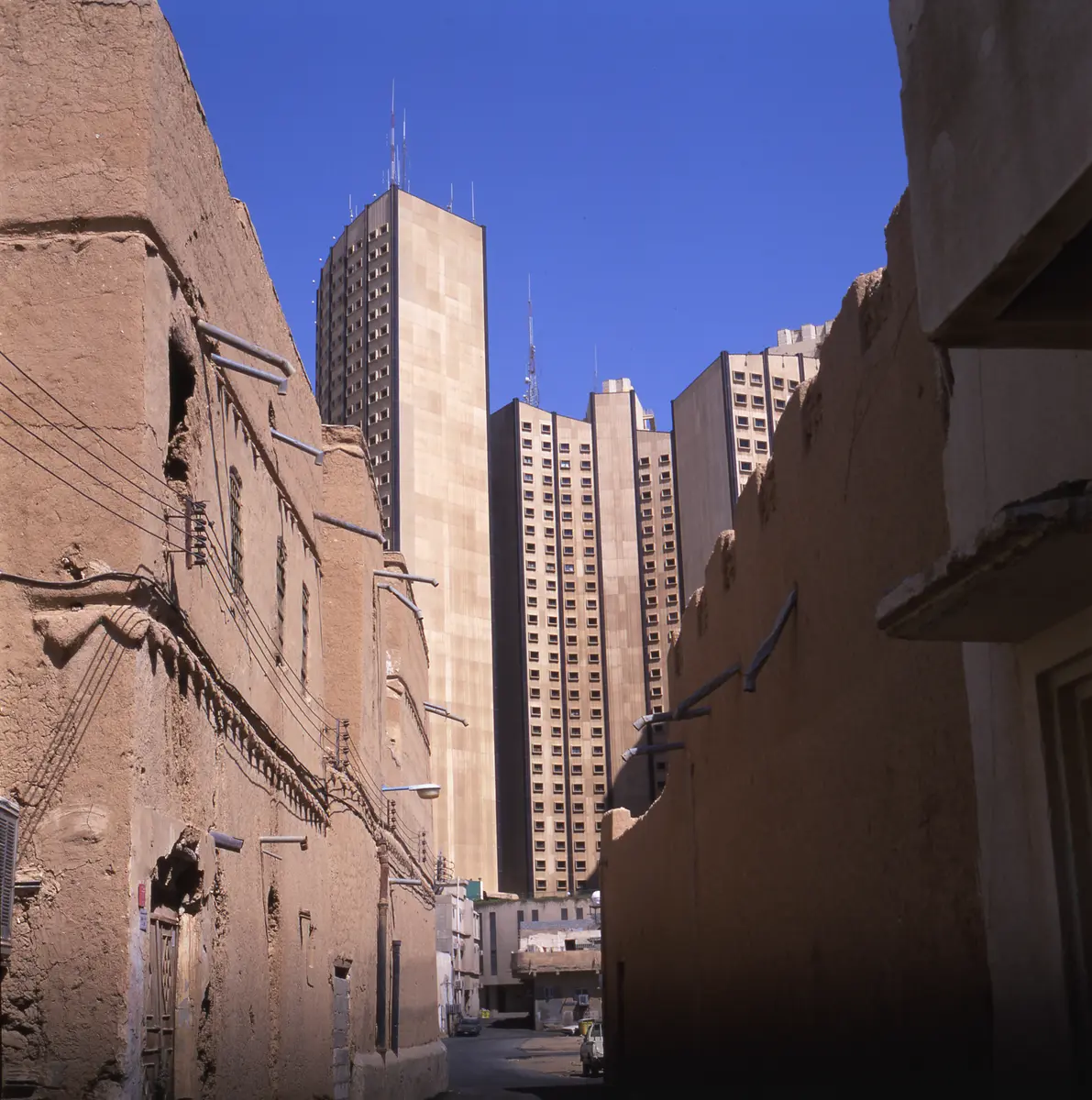 الرياض بين القديم والحديث